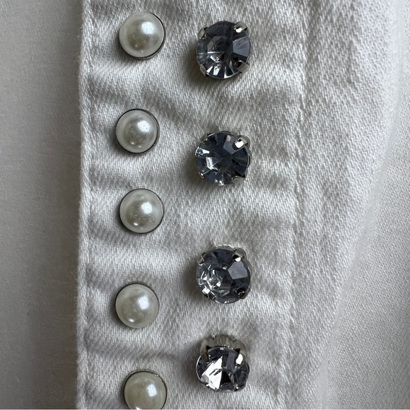 CHICO’S PLATINUM Bedazzled Trucker Jacket w/Rhinestones & Pearls. Size 2 - Picture 3 of 10